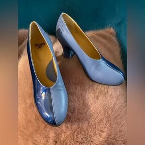 John Fluevog RAVISHING BLUE LEATHER AND PATENT PUMP size 9 ✨